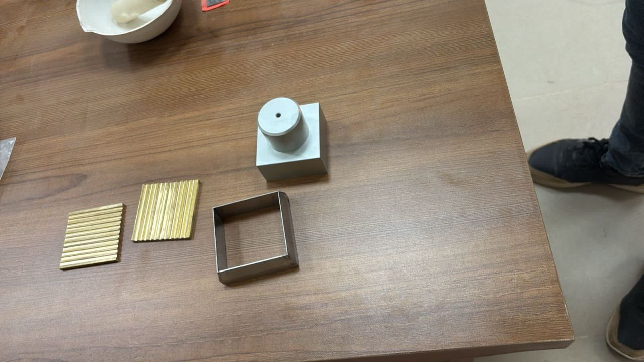 Shear Box Assembly 60mm. • Manufactured from corrosion resistant materials • Sample size 60 x 60mm x 25mm high meeting BS 1377