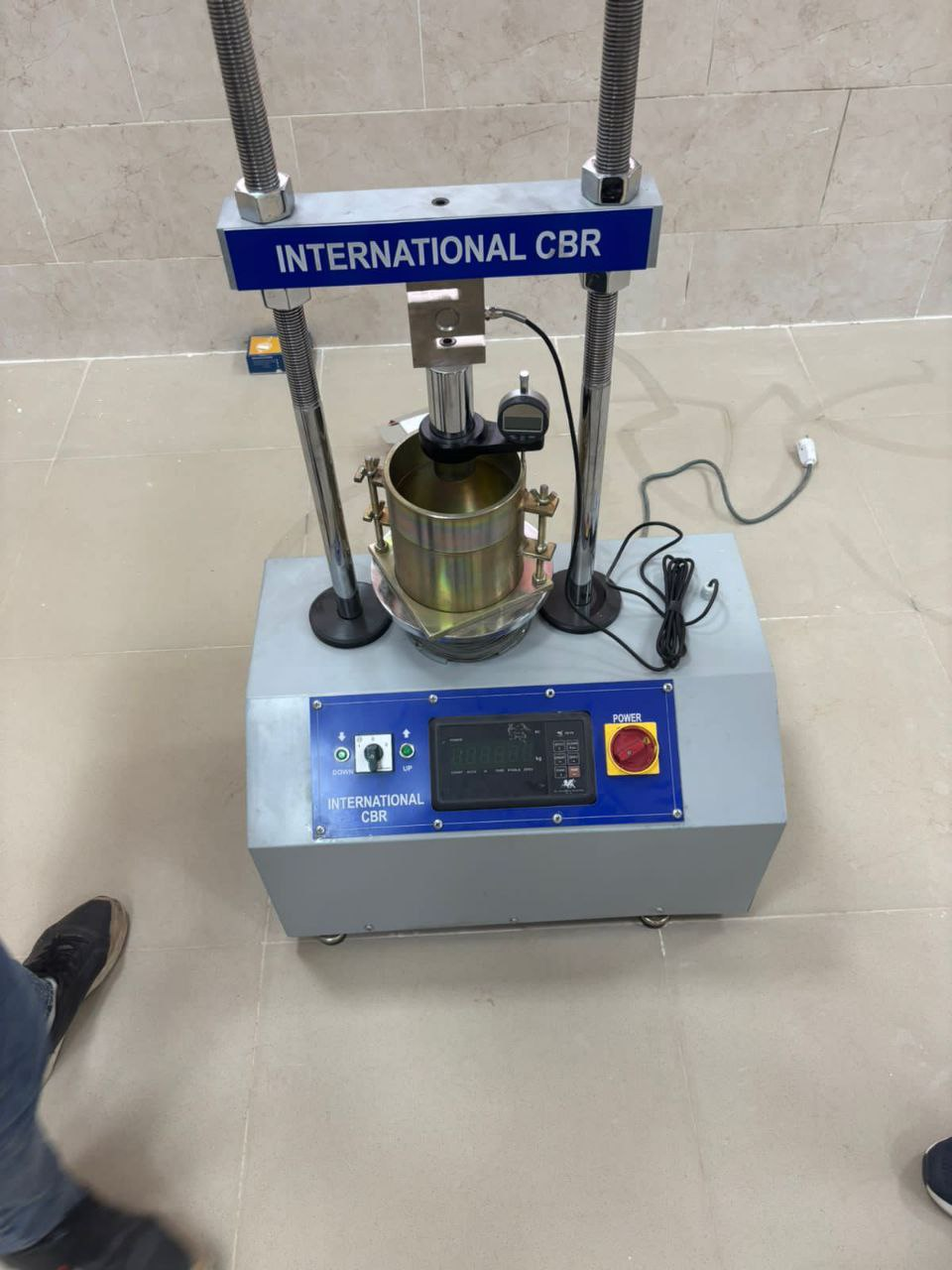 Cbr-Test 50 Machine 50kN Capacity BS and ASTM Supplied with Stabilising Bar. Designed for performing laboratory CBR tests to BS 1377, EN13286-47 and ASTM D1883, this bench mounting machine comprises a twin column frame incorporating a motorised drive syst