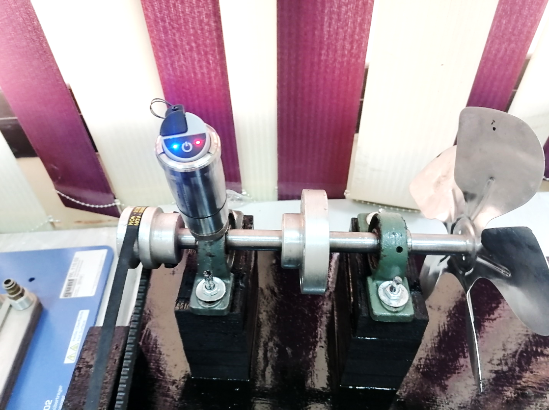 Smart monitoring, diagnosis and solutions for machines device
(accelerometer sensor)
