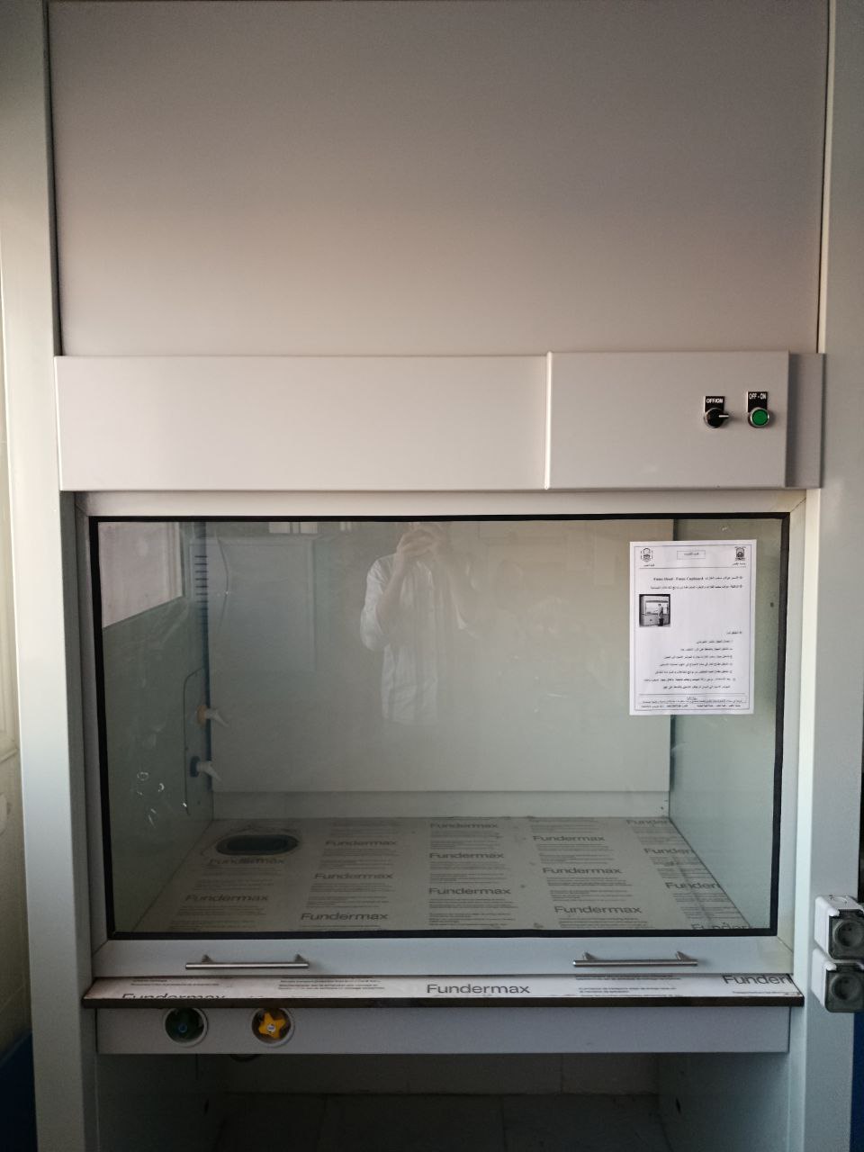 Fume hood-fume cupboard with UV lamp