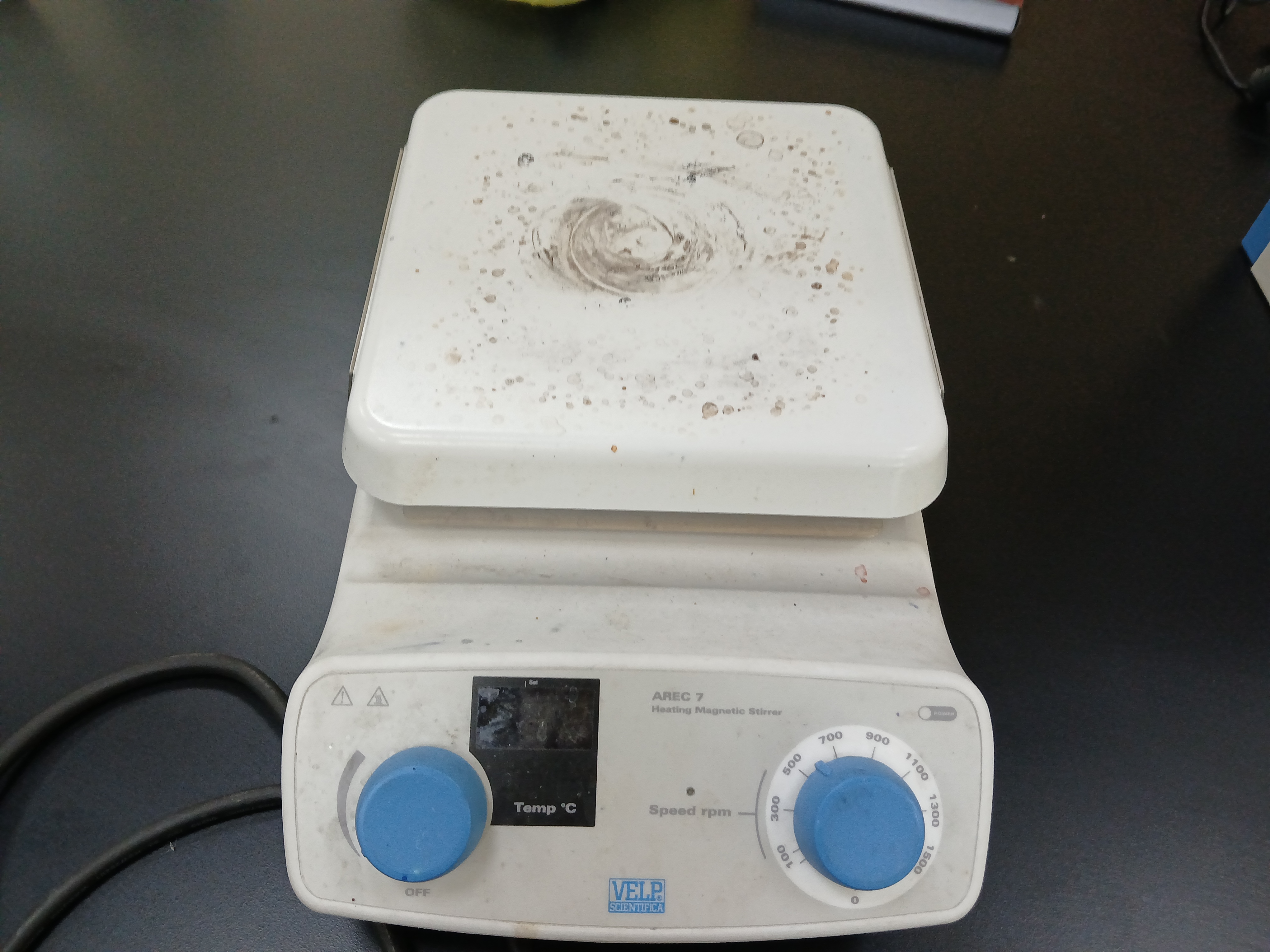 Hot plate magnetic stirrer