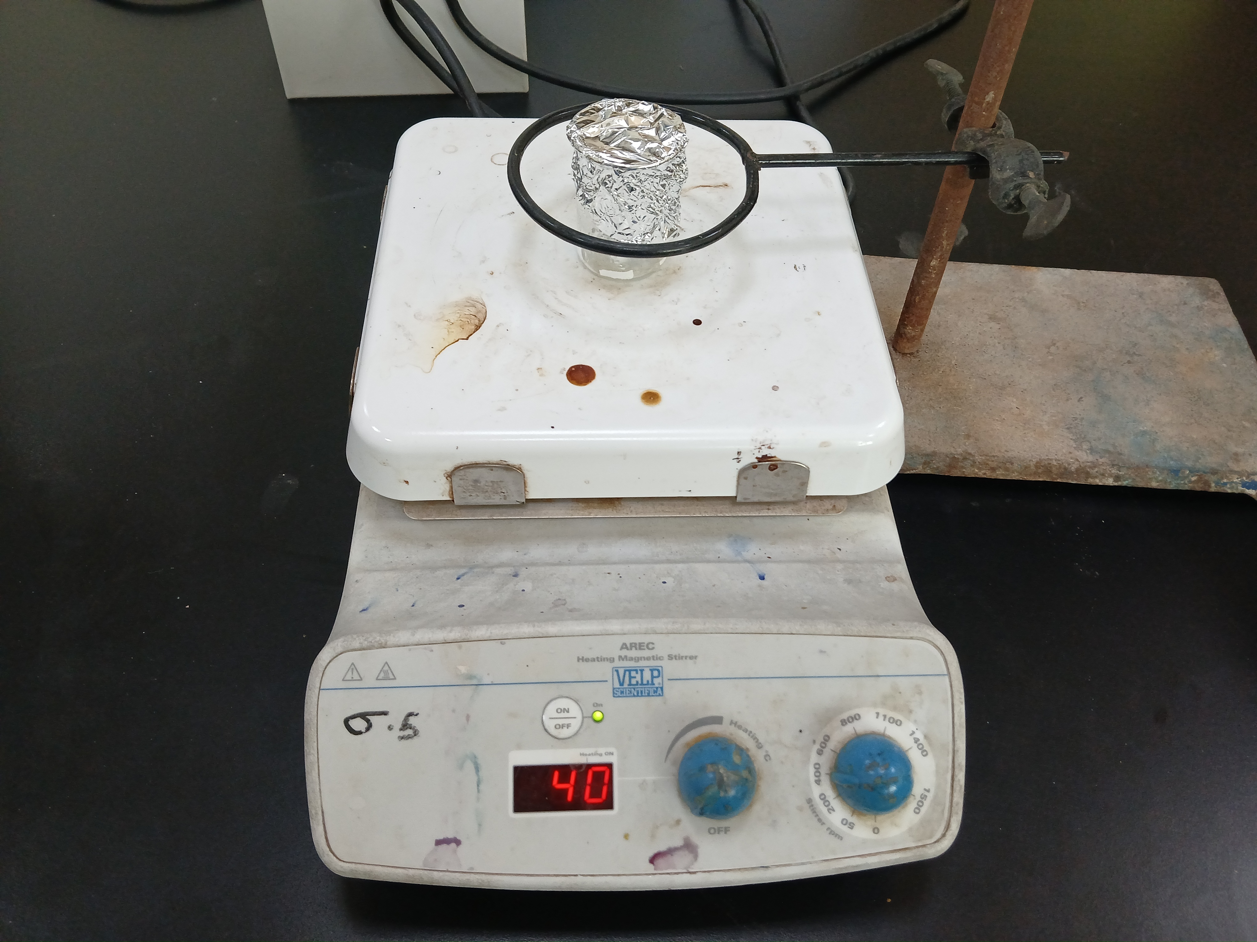 Hot plate magnetic stirrer