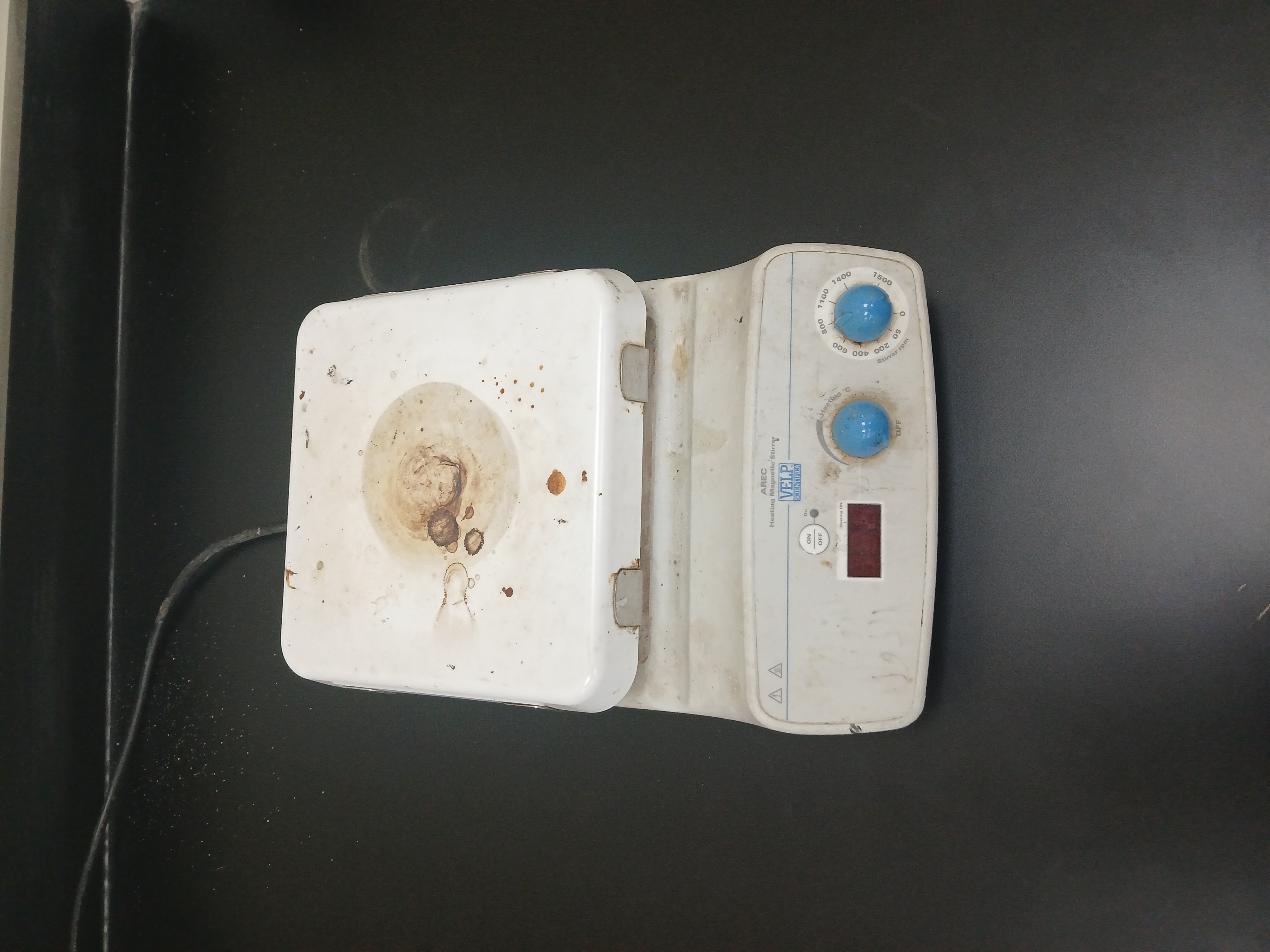 Hot plate magnetic stirrer