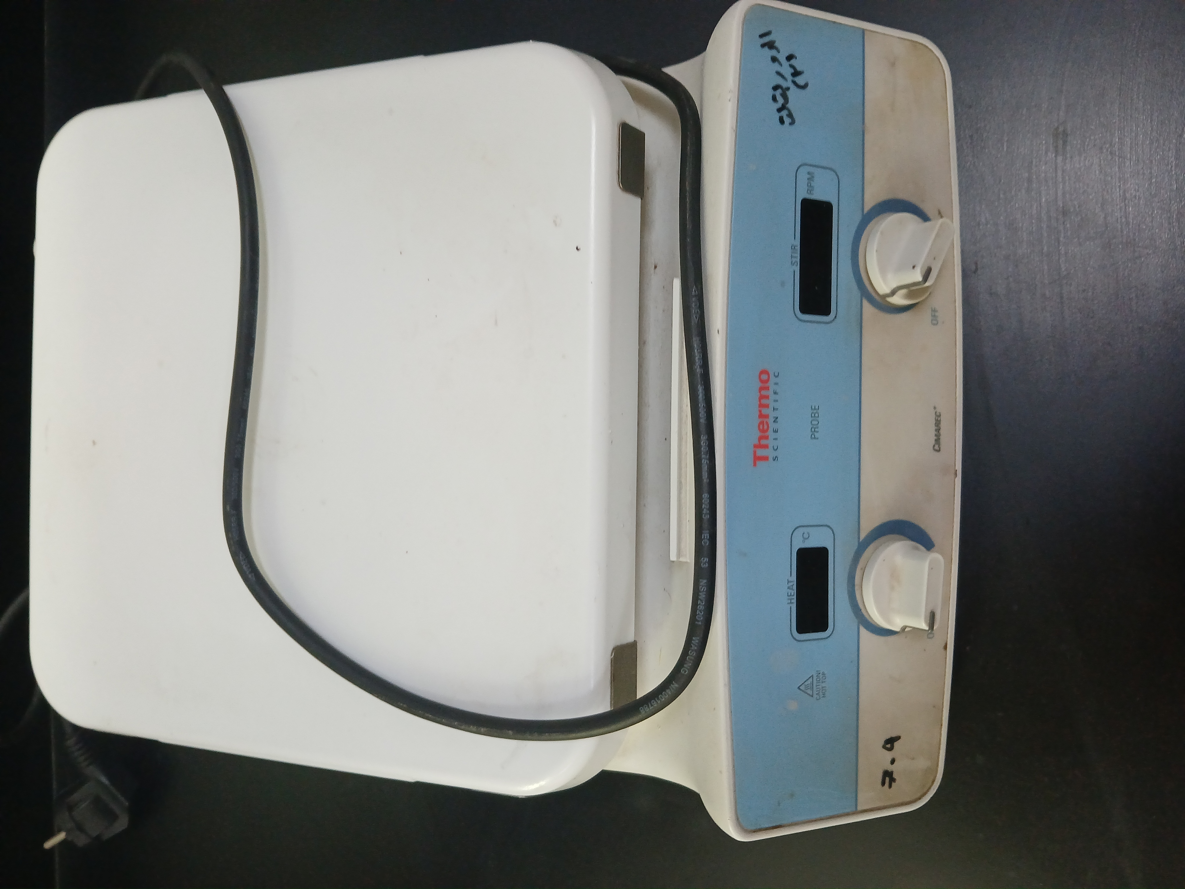 Hot plate magnetic stirrer