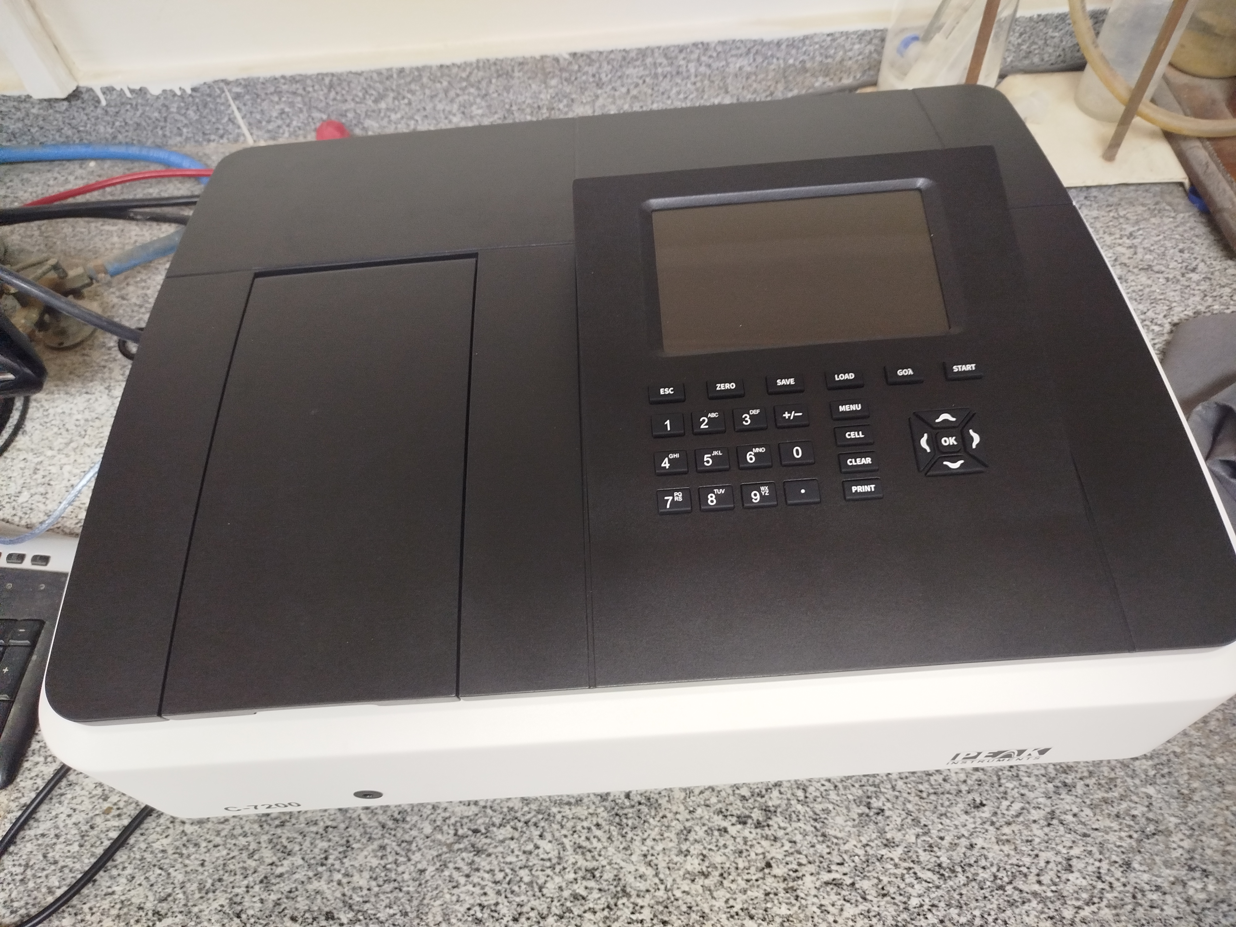 Double beam spectrophotometer
