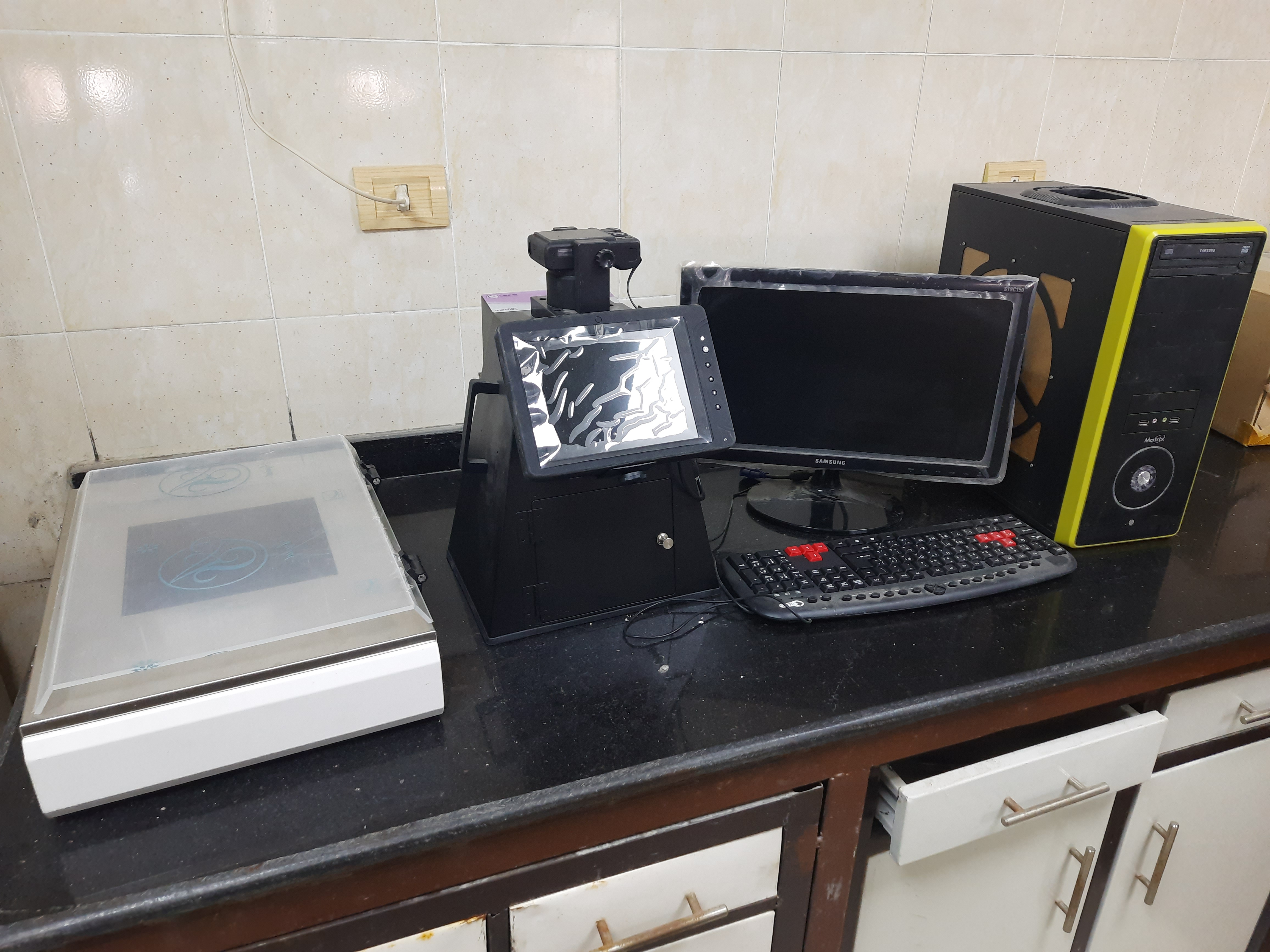 Gel documentation system (Uv-transilluminator + Polaroid camera + computer with gel sofware analysis)