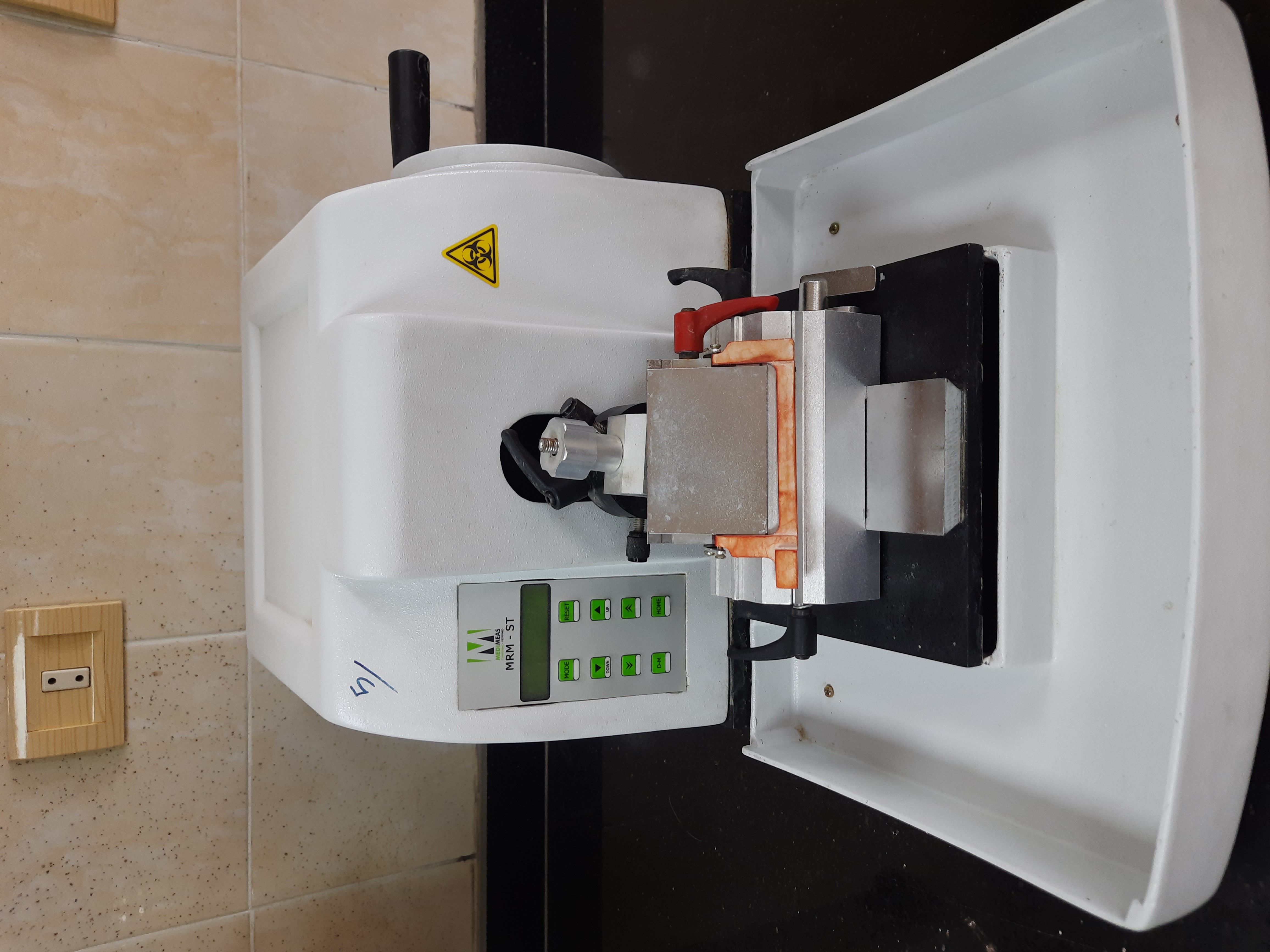 Microtome + paraffin dispenser