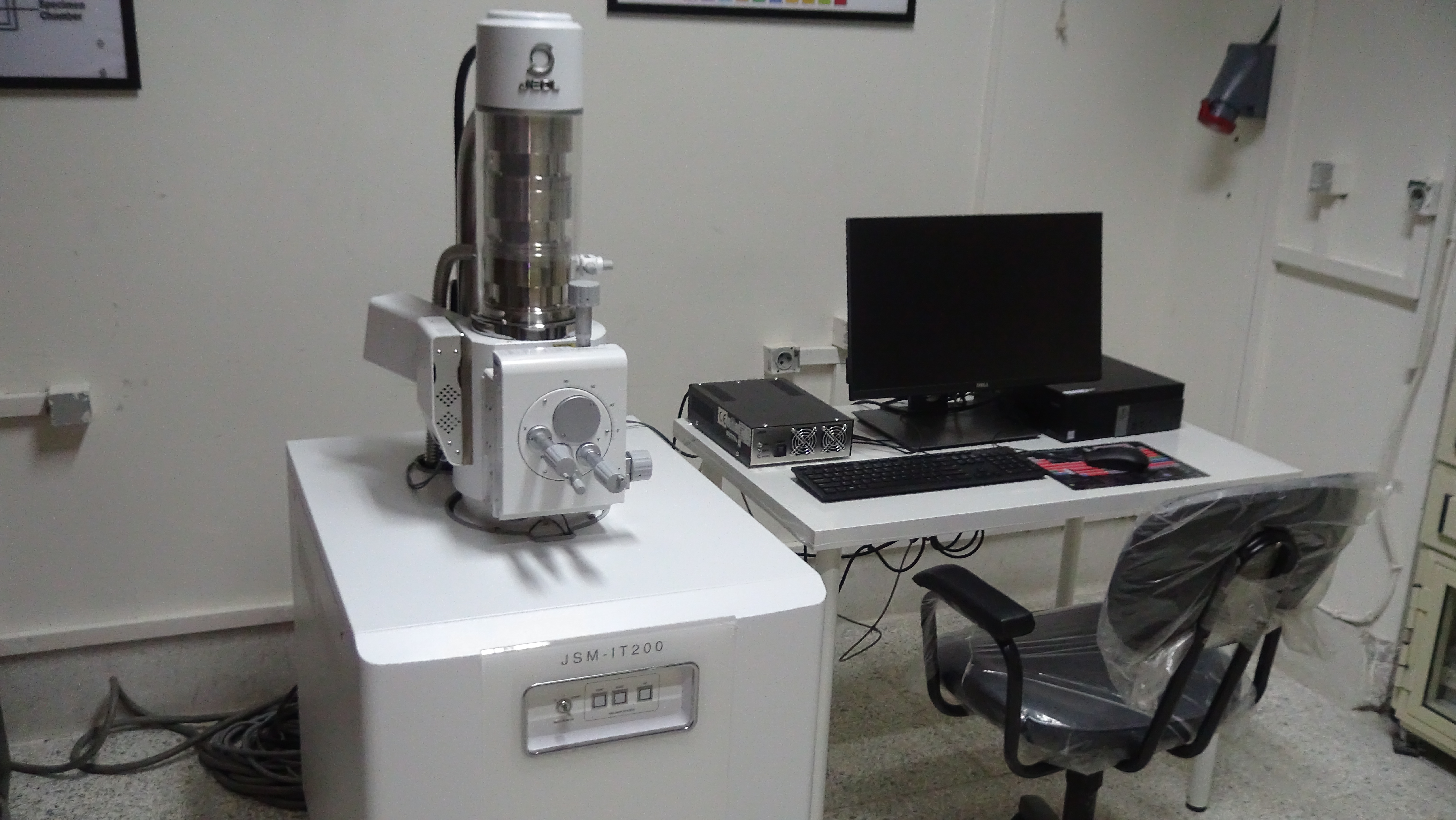 Scanning Electron Microscope (SEM)