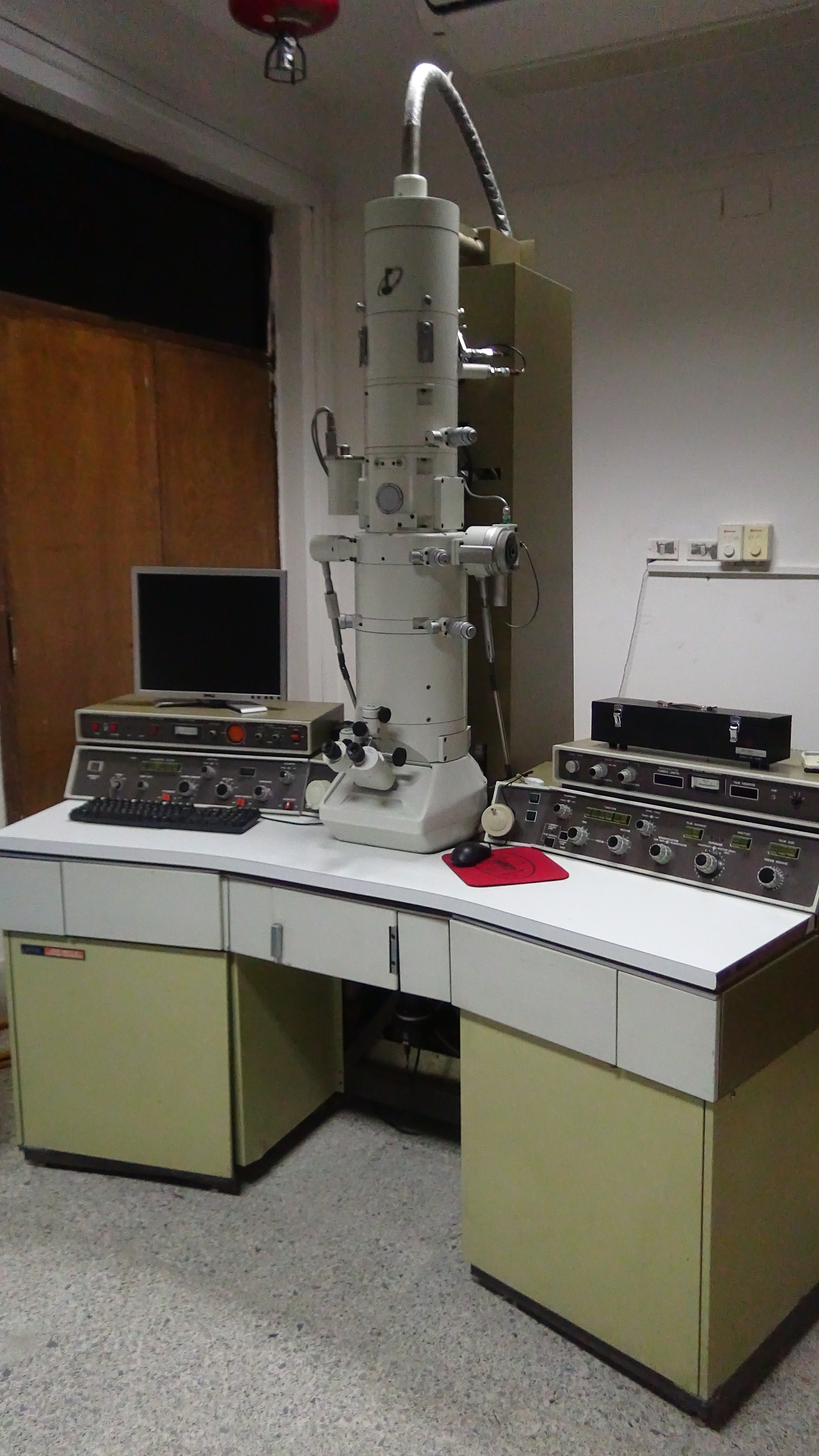 Transmission Electron Microscope (TEM)